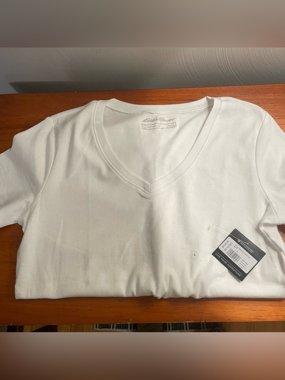Eddie Bauer white VNeck women’s tee size large new with tags
